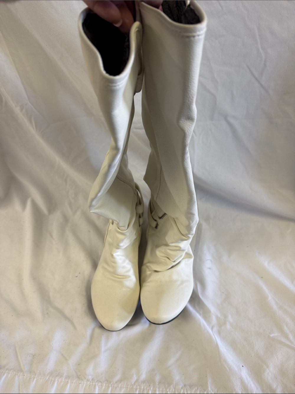 Women's White Knee-High Boots - Classic Smooth Finish